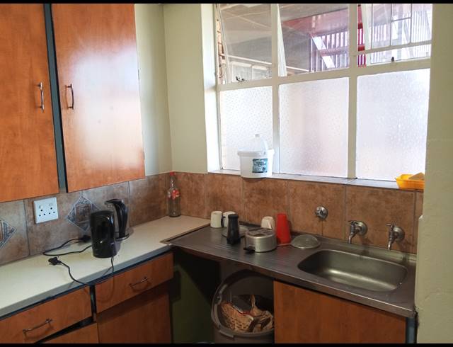 5 BEDROOM FLAT FOR SALE IN SUNNYSIDE